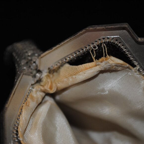 Collectible Vintage Whiting & Davis Silver-tone Mesh Wristlet Purse Art Deco 60s - Picture 9 of 11